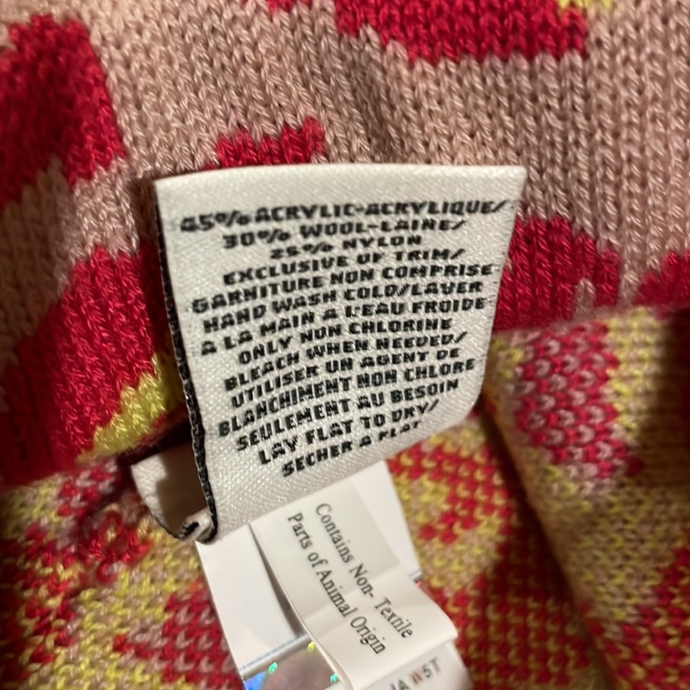 UGG Leonarra Pom Pom Beanie, NWT - Picture 7 of 9